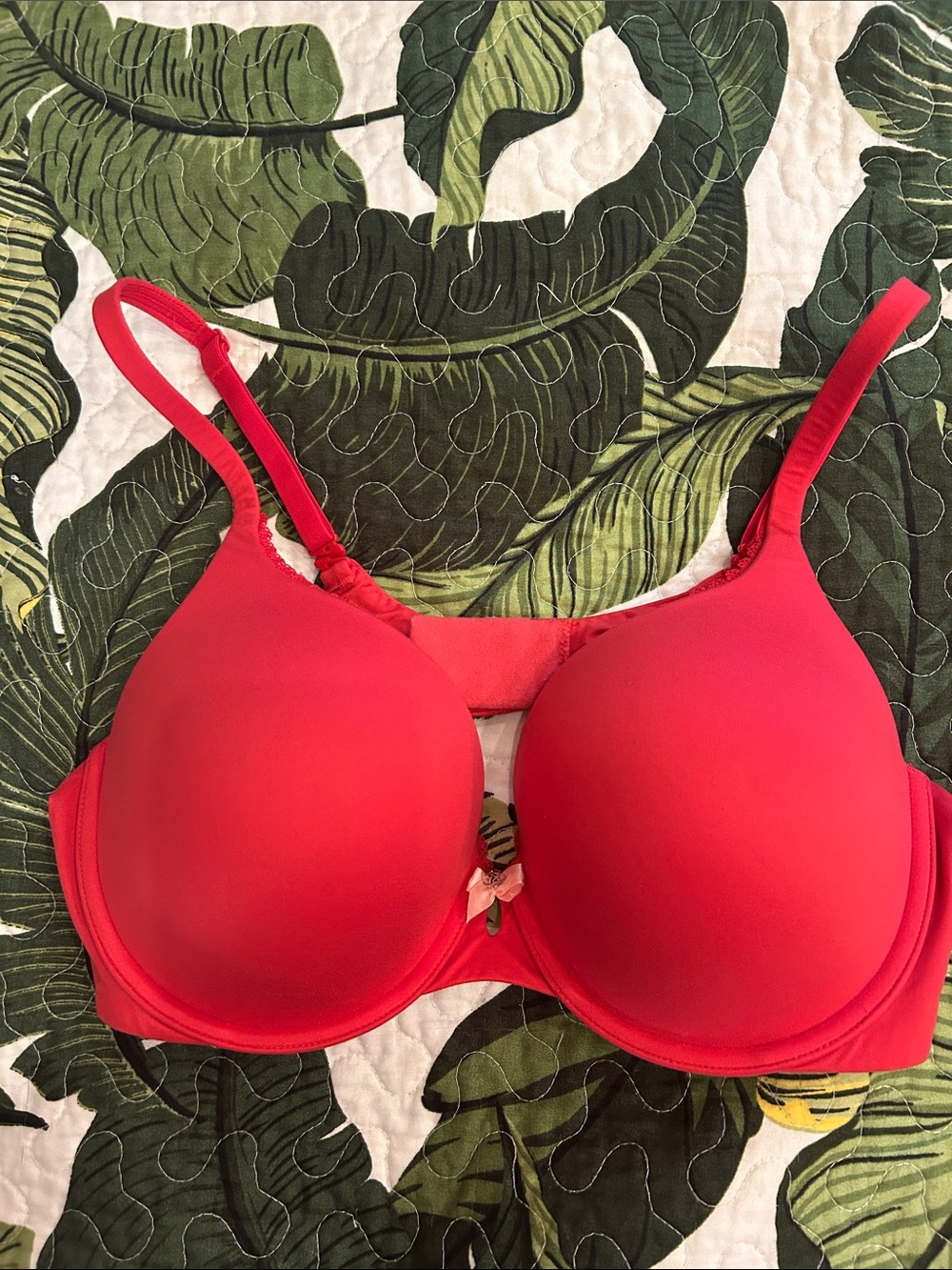 Victoria's Secret Red Smooth Molded T-Shirt Bra